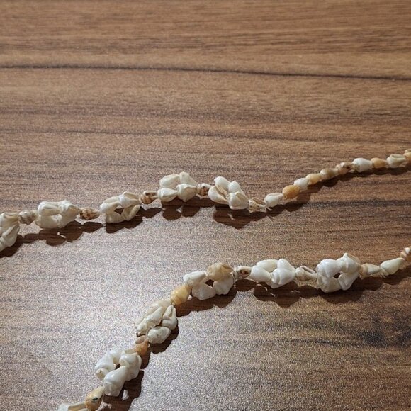 Hawaiian Lei Conch Shell Necklace 32" - Picture 8 of 8